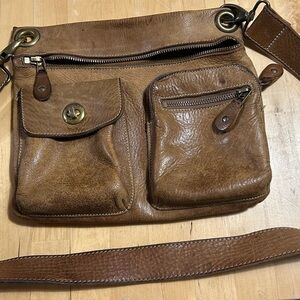 Roots Vintage. Well made Leather Crossbody Satchel Bag - caramel brown